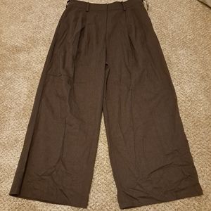 Front pleat trousers